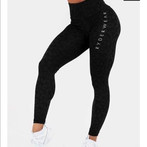 Ryderwear instinct scrunch bum legging